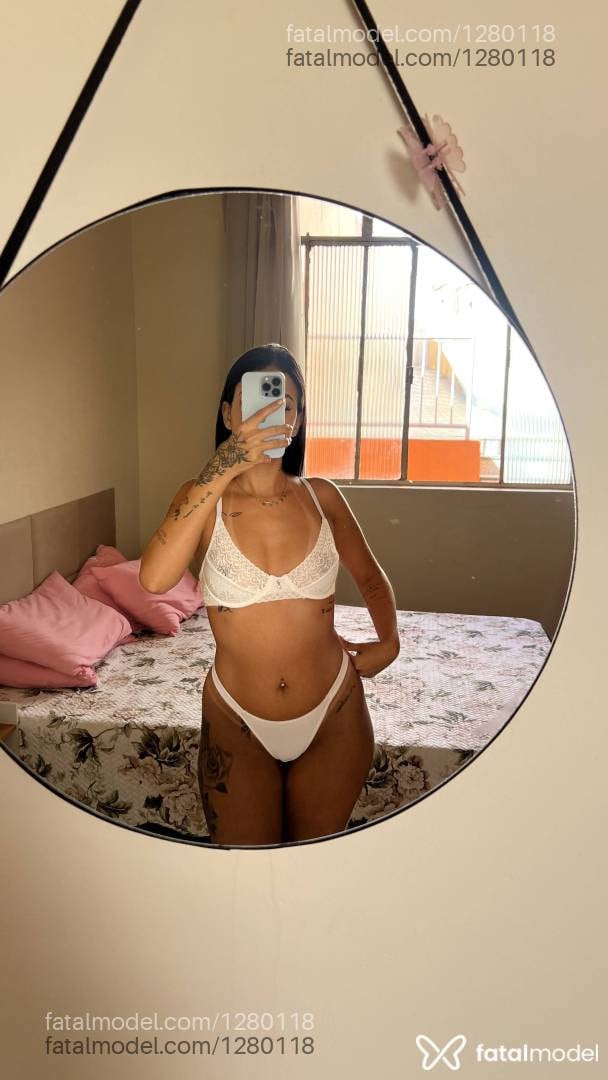 Acompanhante mulher morena (o) de olhos pretos - Elisa