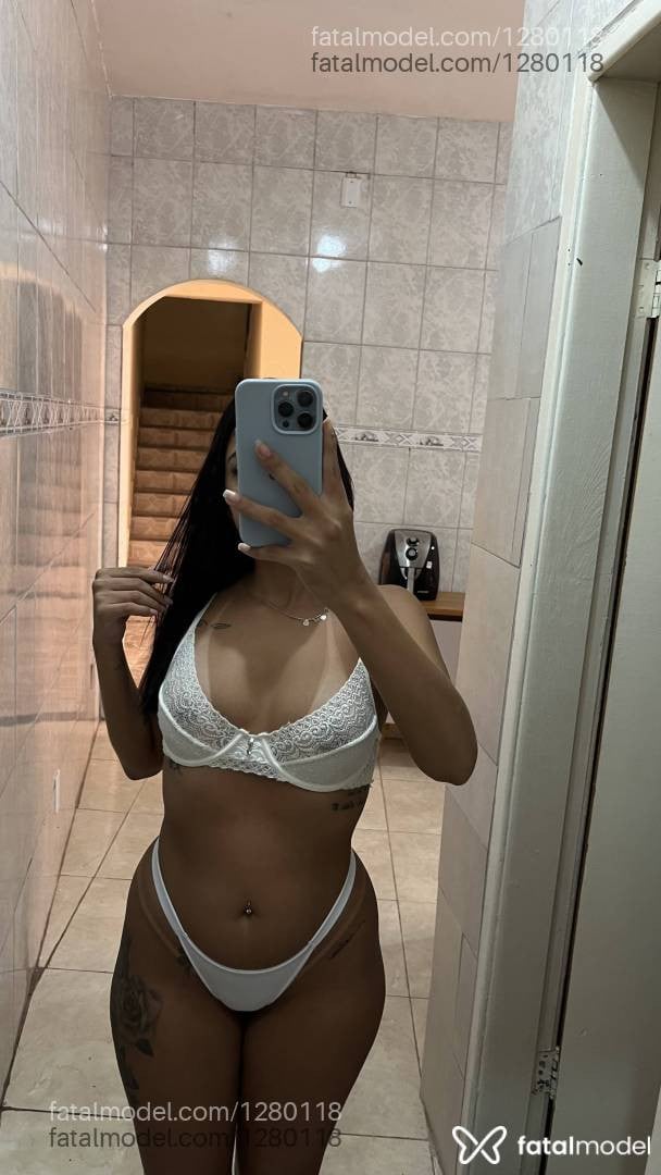 Acompanhante mulher morena (o) de olhos pretos - Elisa