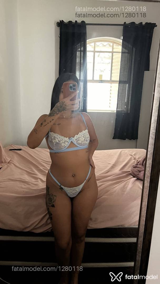 Acompanhante mulher morena (o) de olhos pretos - Elisa