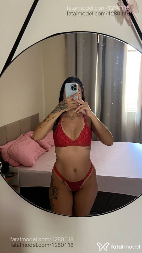 Acompanhante mulher morena (o) de olhos pretos - Elisa