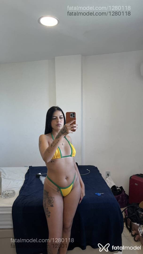 Acompanhante mulher morena (o) de olhos pretos - Elisa