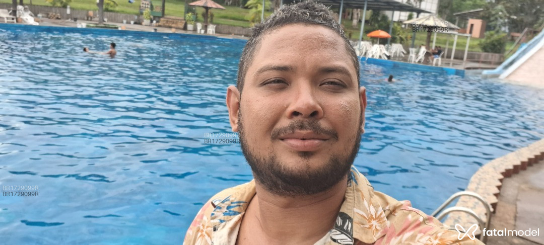 Acompanhante homem com cabelo castanho de olhos mel em Anapu - Roberto Sanchez