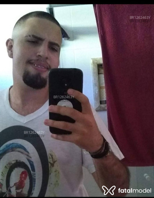 Acompanhante homem com cabelo castanho de olhos verdes em Juiz de Fora - Tharsos