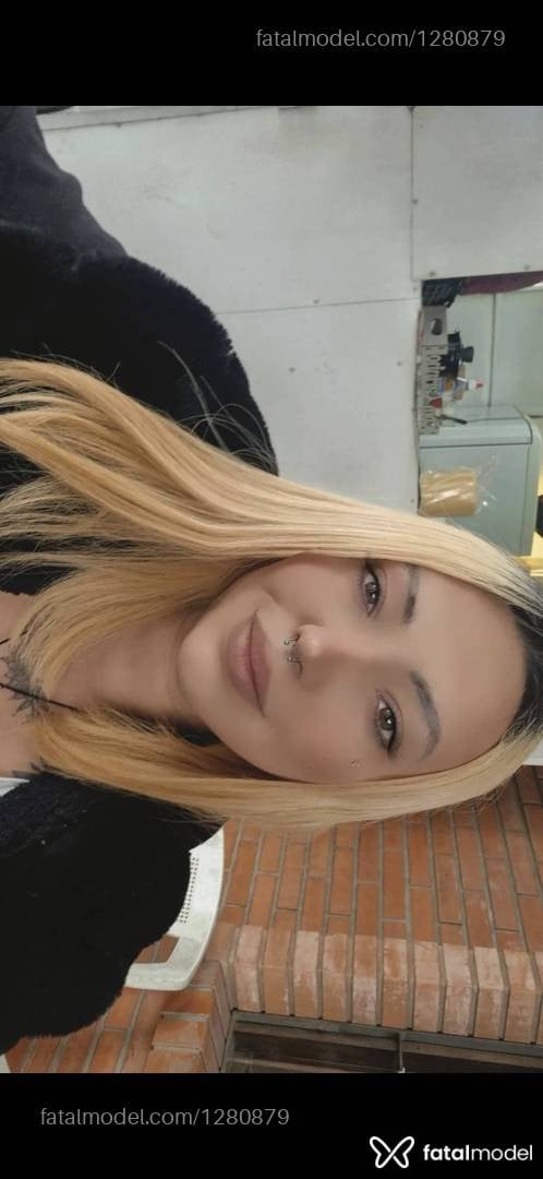 Acompanhante mulher trans loira (o) de olhos mel - Rubysafadinha