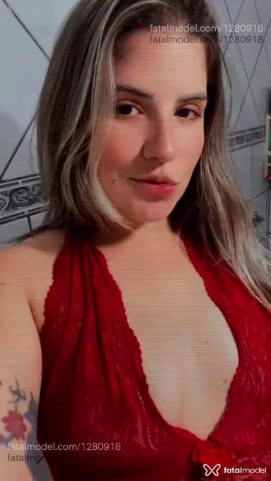 Acompanhante mulher loira (o) de olhos castanhos em Barra Velha - Mia Bittencourt