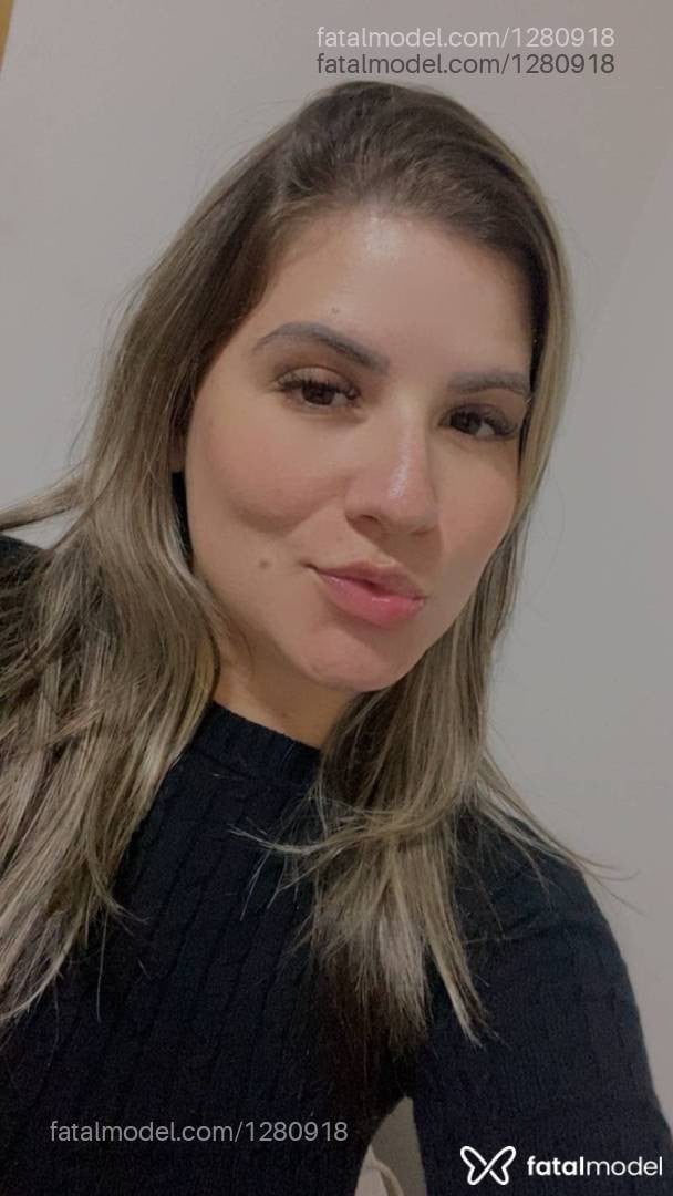 Acompanhante mulher loira (o) de olhos castanhos - Mia Bittencourt