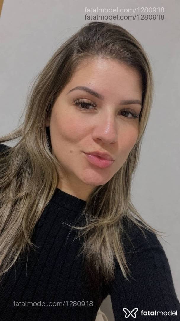 Acompanhante mulher loira (o) de olhos castanhos - Mia Bittencourt