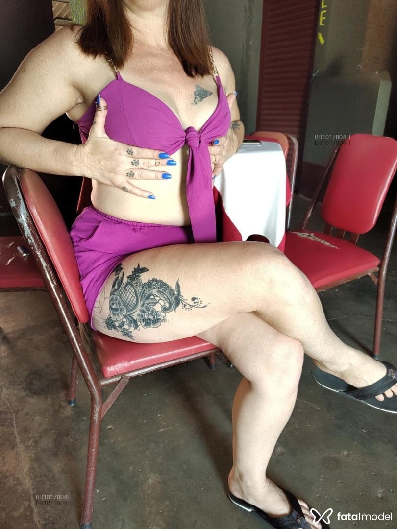 Acompanhante mulher com cabelo castanho de olhos mel em Salto Grande Acompanhante mulher com cabelo castanho de olhos mel em Salto Grande - Vivi pimentel