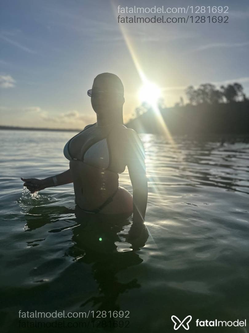 Acompanhante mulher morena (o) de olhos mel - Dani