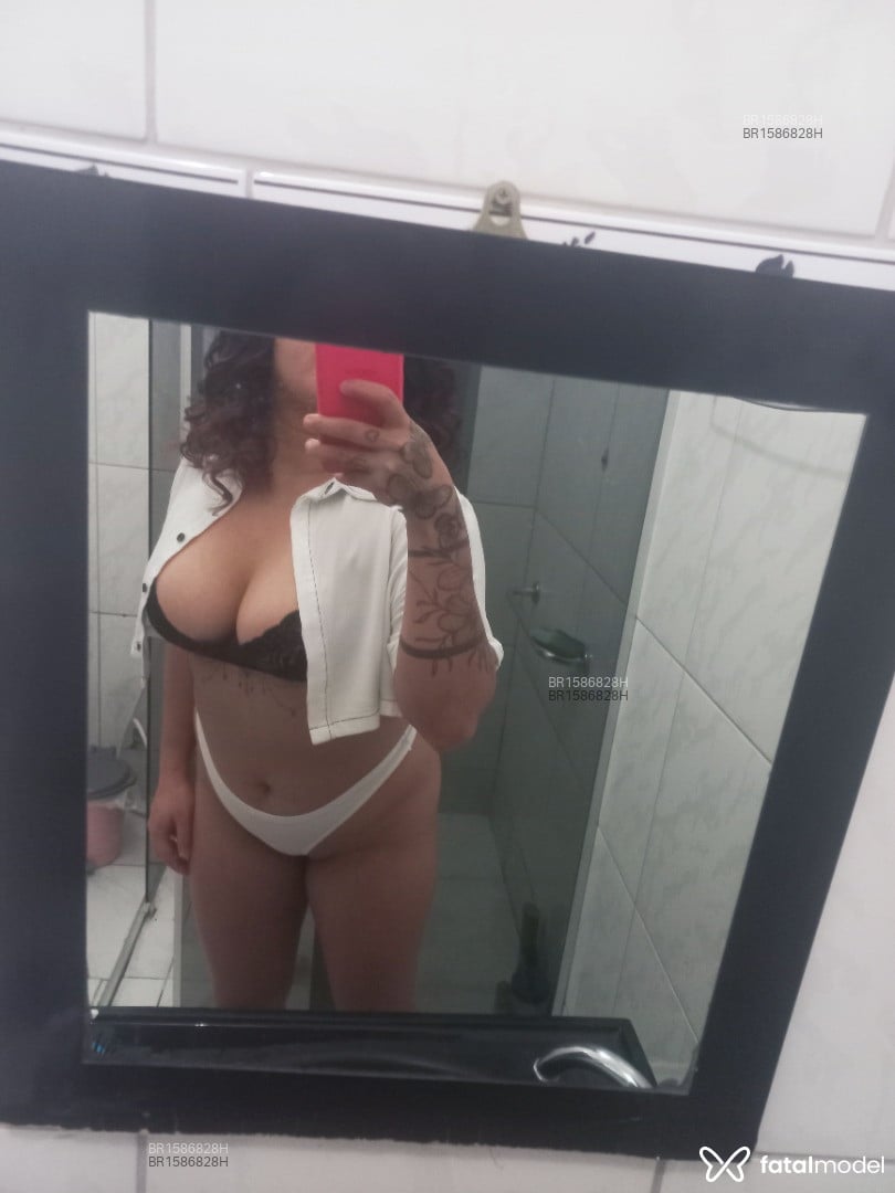 Acompanhante mulher com cabelo castanho de olhos castanhos em Juiz de Fora Acompanhante mulher com cabelo castanho de olhos castanhos em Juiz de Fora - Esterfany