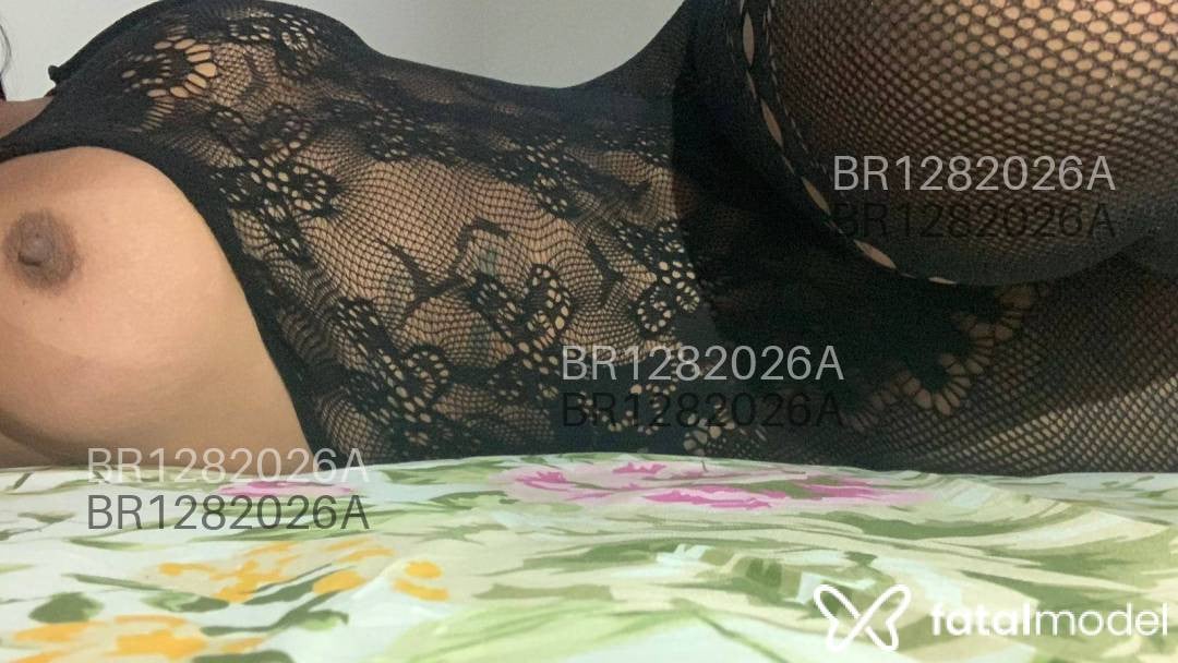Acompanhante mulher com cabelo castanho de olhos castanhos - Estrela