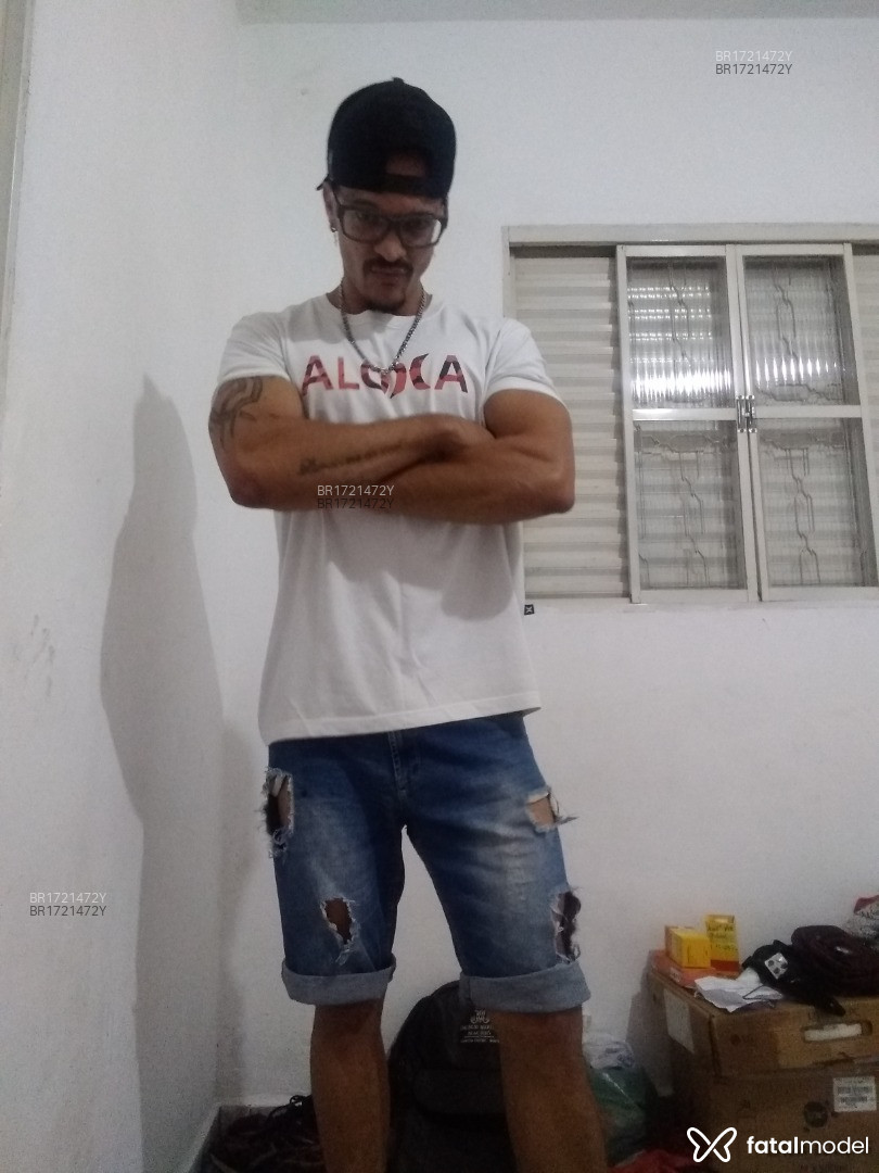 Acompanhante homem com cabelo castanho de olhos verdes em Cuiabá Acompanhante homem com cabelo castanho de olhos verdes em Cuiabá - Arthur Moraes