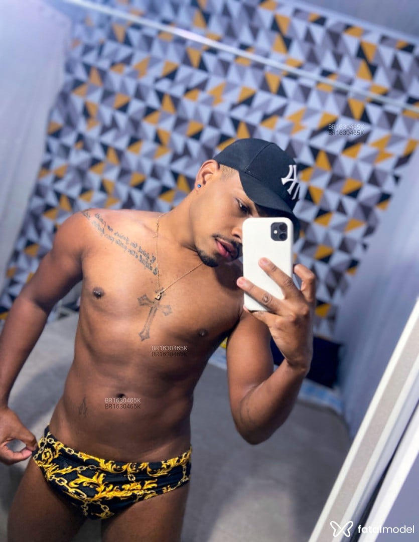 Acompanhante homem morena (o) de olhos castanhos em Nova Iguaçu - Bruno