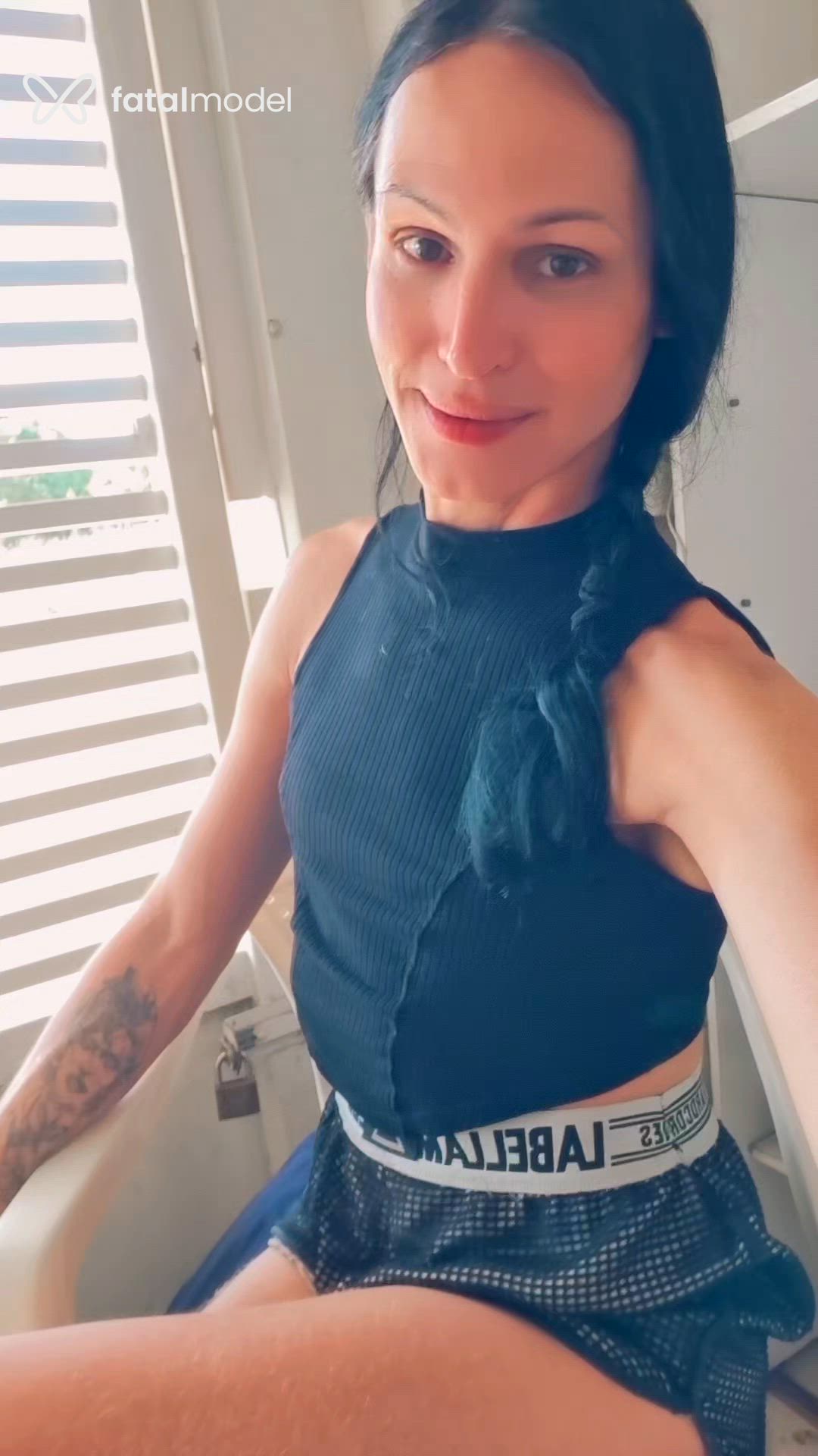 Acompanhante mulher trans morena (o) de olhos pretos - Bella