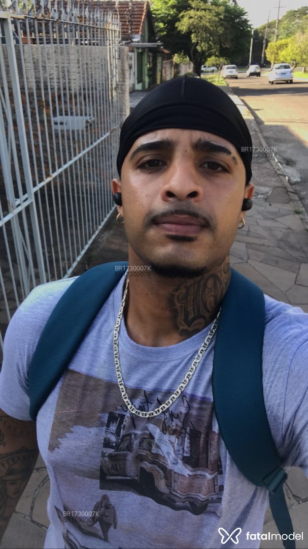 Acompanhante homem morena (o) de olhos castanhos em Porto Alegre - Ussop