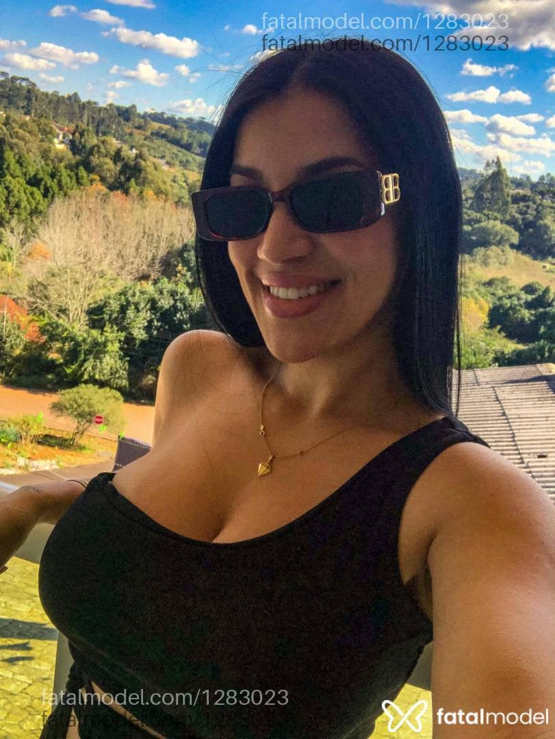 Acompanhante mulher morena (o) de olhos castanhos - Nicole
