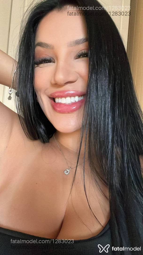 Acompanhante mulher morena (o) de olhos castanhos - Nicole