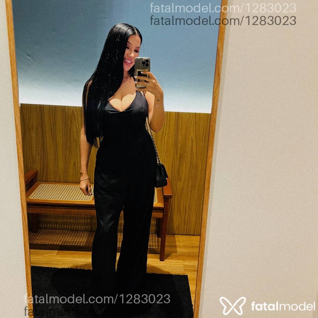 Acompanhante mulher morena (o) de olhos castanhos - Nicole