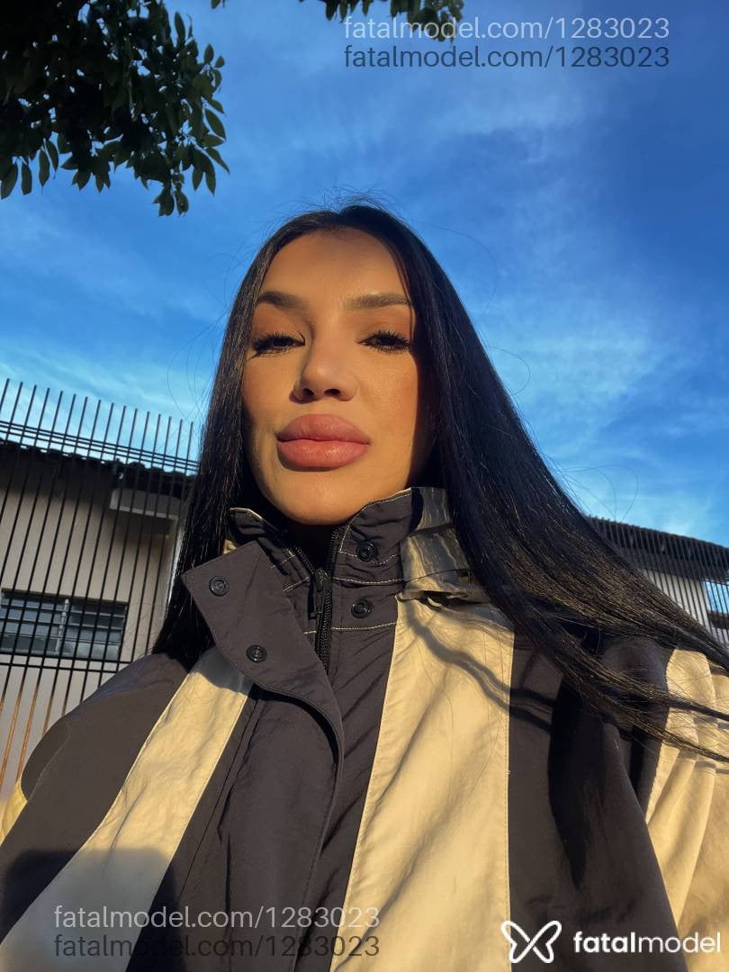 Acompanhante mulher morena (o) de olhos castanhos - Nicole