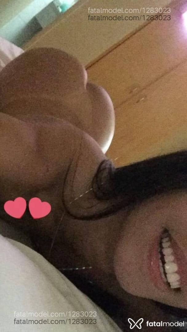 Acompanhante mulher morena (o) de olhos castanhos - Nicole