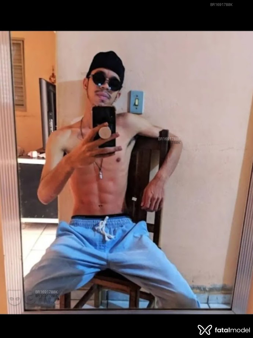 Acompanhante homem morena (o) de olhos castanhos em Virtual - Victor