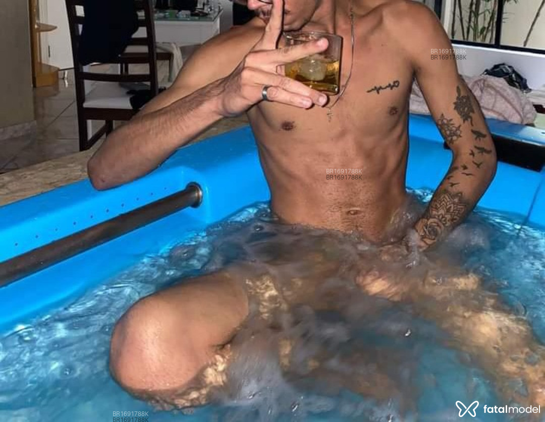 Acompanhante homem morena (o) de olhos castanhos em Virtual - Victor