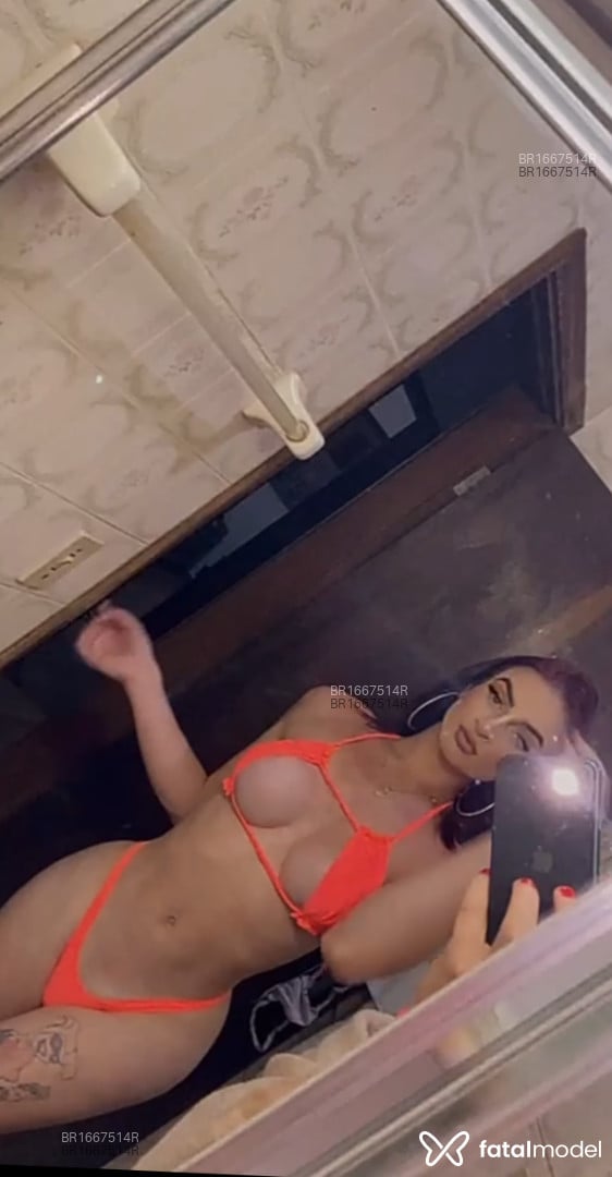 Acompanhante mulher trans ruiva (o) de olhos verdes em Franca - Emilly Beatriz