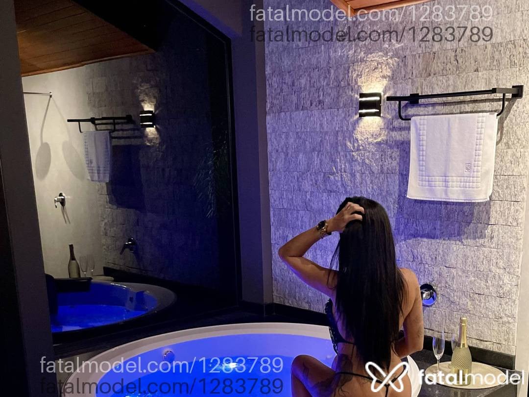 Acompanhante mulher com cabelo castanho de olhos castanhos - Mara
