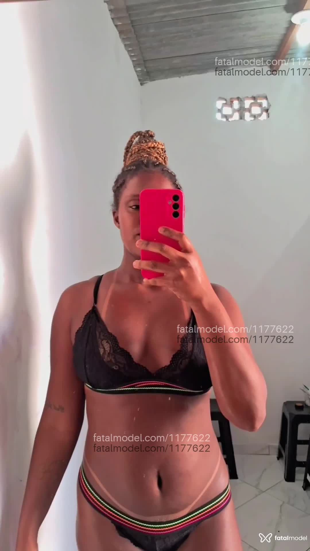 Acompanhante mulher com cabelo castanho de olhos castanhos em Barra do Piraí - Karol