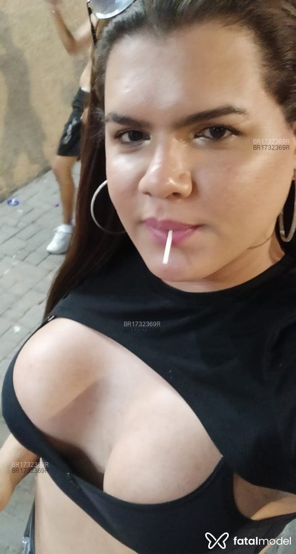 Acompanhante mulher trans com cabelo castanho de olhos castanhos em Goiânia Acompanhante mulher trans com cabelo castanho de olhos castanhos em Goiânia - Anne Bo