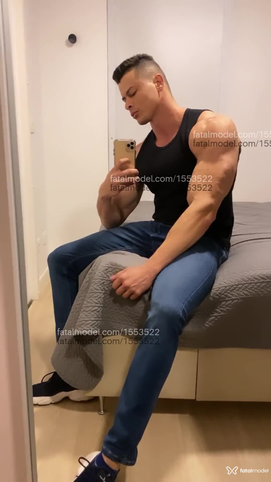 Acompanhante homem com cabelo castanho de olhos castanhos em Virtual - Alexander Brown