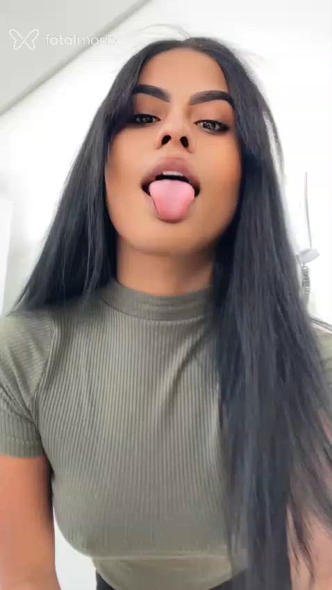 Acompanhante mulher morena (o) de olhos castanhos - Yara