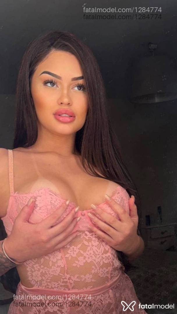 Acompanhante mulher morena (o) de olhos castanhos - Victoria Muniz
