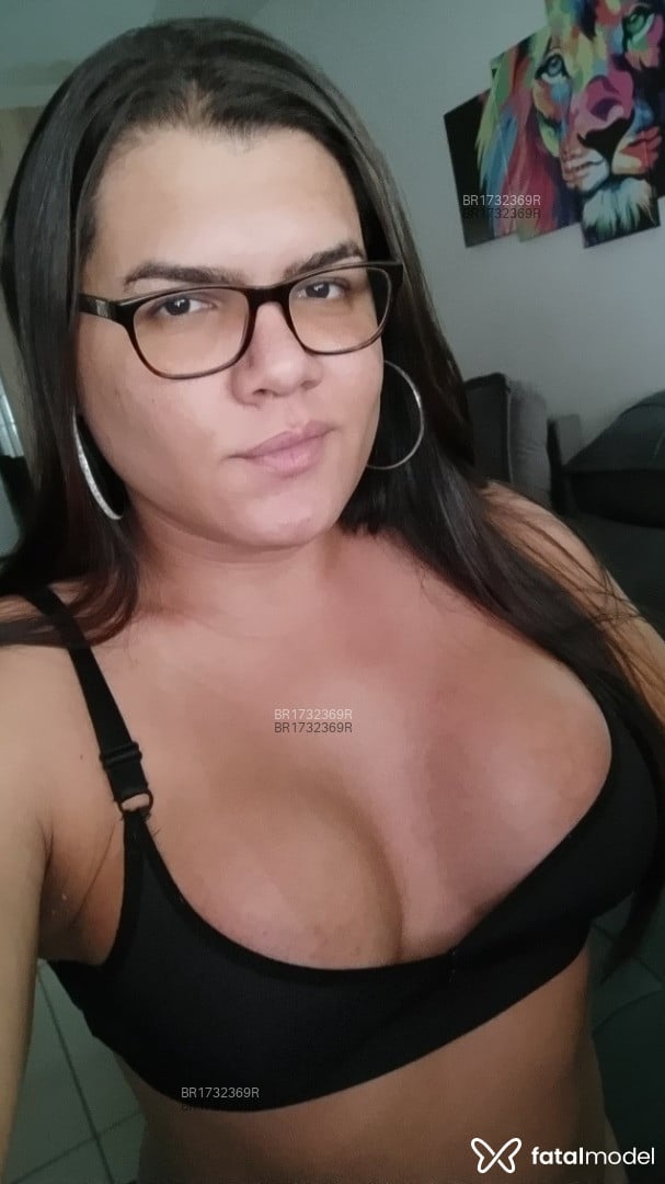 Acompanhante mulher trans com cabelo castanho de olhos castanhos em Goiânia Acompanhante mulher trans com cabelo castanho de olhos castanhos em Goiânia - Anne Bo
