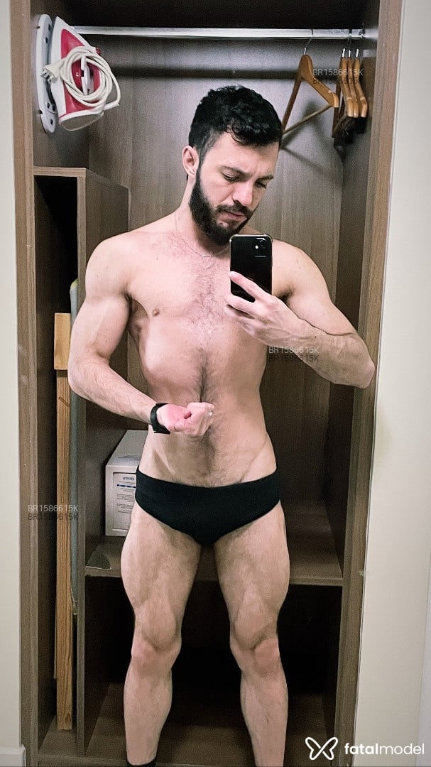 Acompanhante homem com cabelo castanho de olhos castanhos em Porto Alegre - Victor Brasher