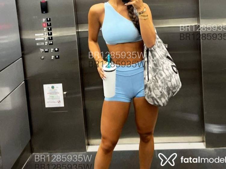 Acompanhante mulher morena (o) de olhos castanhos em Virtual - Alice favcholi