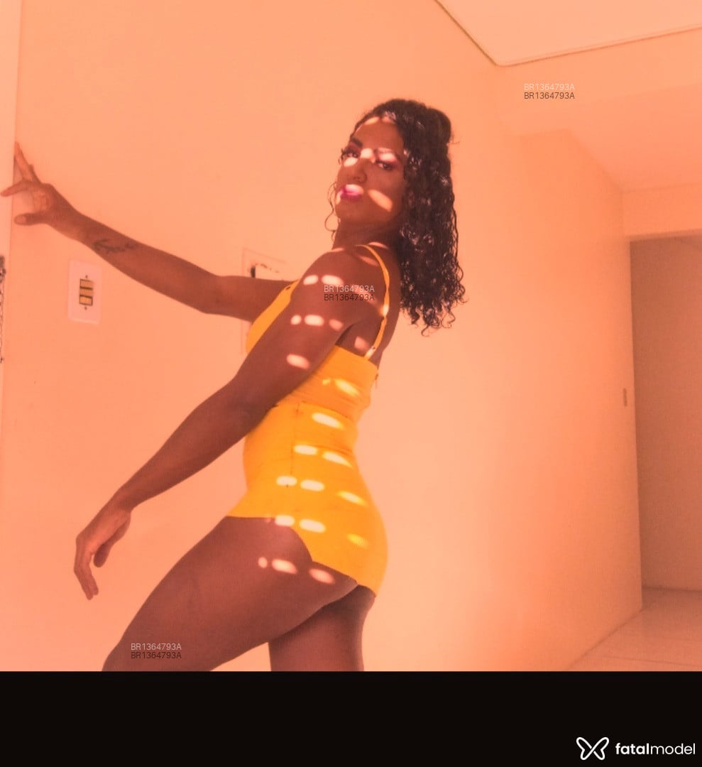 Acompanhante travesti morena (o) de olhos castanhos em Pelotas - Gabriela Serafin