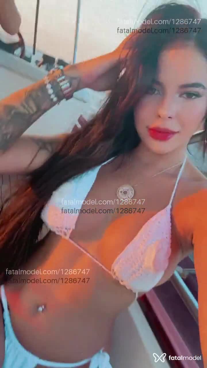 Acompanhante mulher com cabelo castanho de olhos castanhos - Gabi Acompanhante mulher com cabelo castanho de olhos castanhos - Gabi