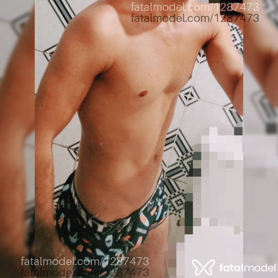 Acompanhante homem com cabelo castanho de olhos castanhos - Jhon Brandão