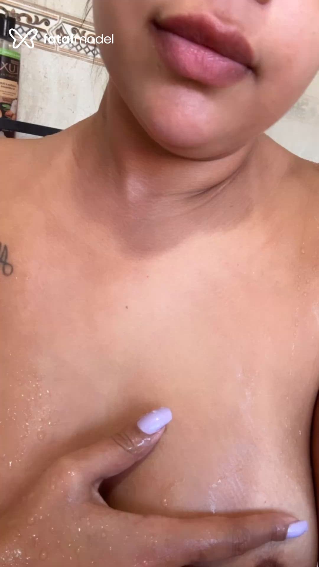 Acompanhante mulher morena (o) de olhos mel - Helena