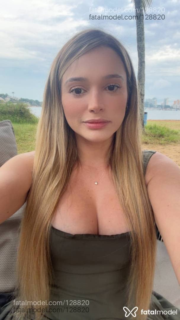 Acompanhante mulher loira (o) de olhos castanhos - Sarah Acompanhante mulher loira (o) de olhos castanhos - Sarah
