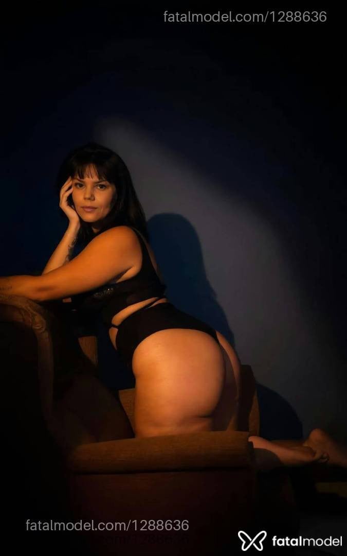 Acompanhante mulher morena (o) de olhos pretos - Anne