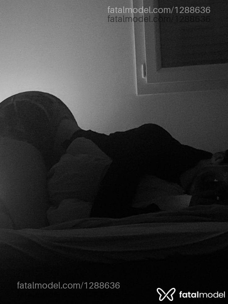 Acompanhante mulher morena (o) de olhos pretos - Anne