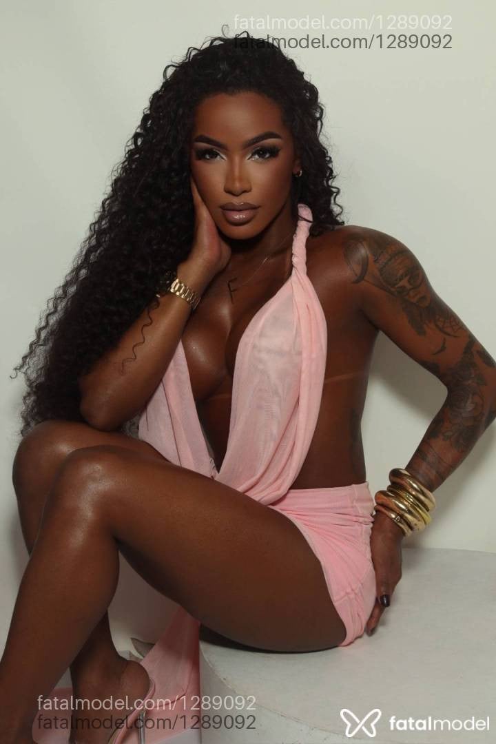 Acompanhante mulher trans morena (o) de olhos castanhos - FANNY MIONZINHA