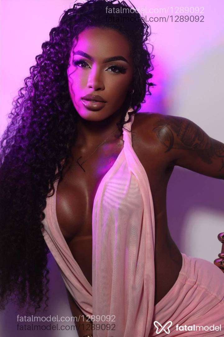 Acompanhante mulher trans morena (o) de olhos castanhos - FANNY MIONZINHA