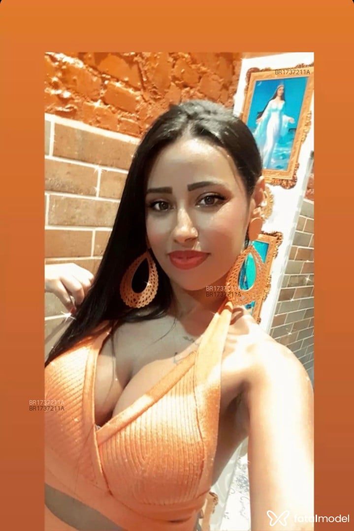 Acompanhante mulher com cabelo castanho de olhos pretos em São Paulo - Cacau