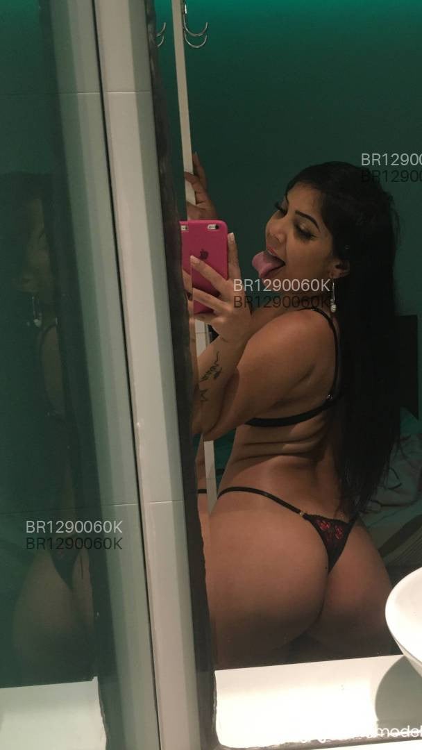 Acompanhante mulher morena (o) de olhos castanhos em São Paulo Acompanhante mulher morena (o) de olhos castanhos em São Paulo - Priscilla Mariano