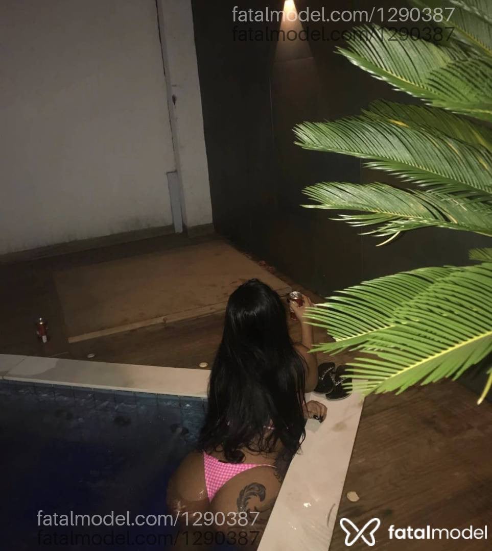 Acompanhante mulher morena (o) de olhos castanhos em Colinas do Tocantins Acompanhante mulher morena (o) de olhos castanhos em Colinas do Tocantins - Emily Casteli