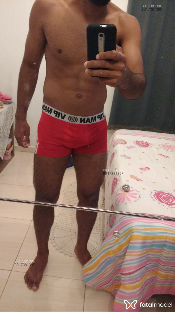 Acompanhante homem morena (o) de olhos mel em Rio de Janeiro - Santos