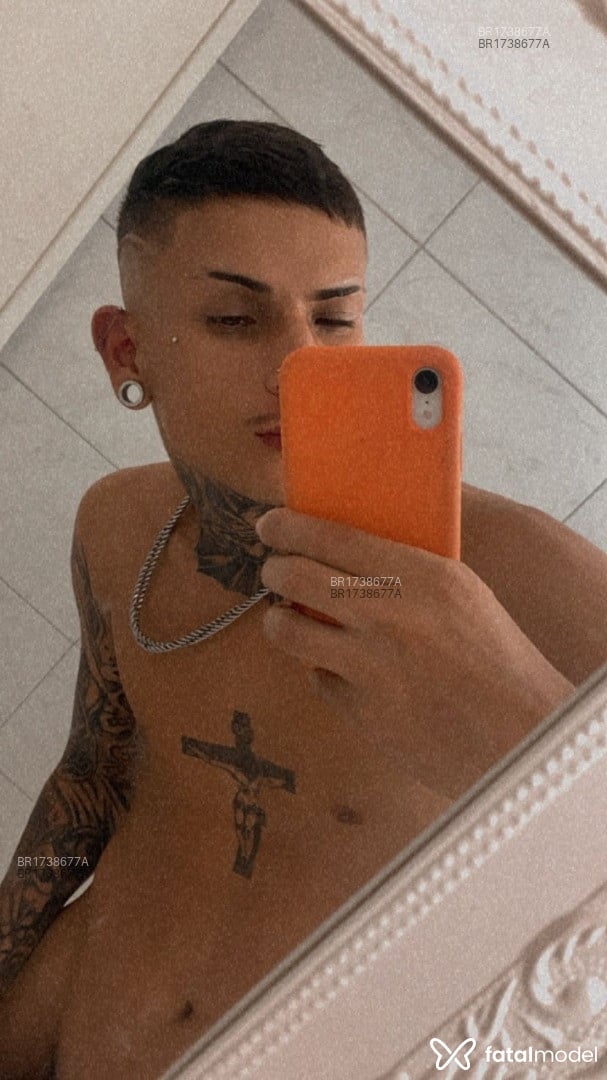 Acompanhante homem morena (o) de olhos castanhos - Erick tattuado Acompanhante homem morena (o) de olhos castanhos - Erick tattuado